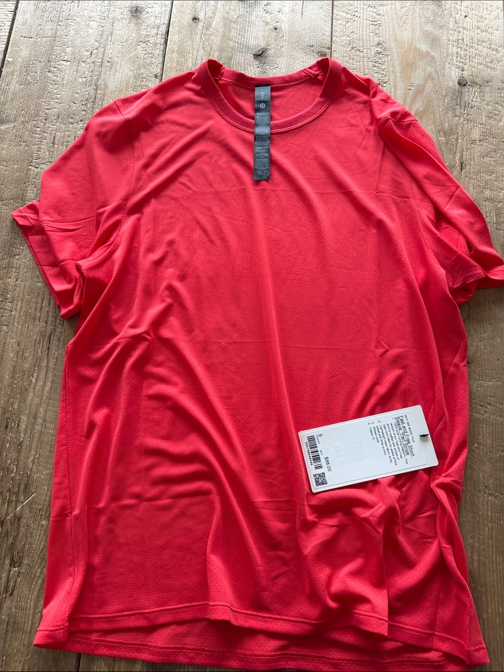 lululemon athletica Men’s Bright Red Crew Neck Short Sleeve Tee